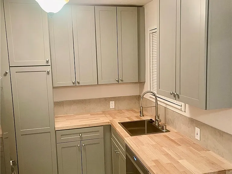 5758 Vineland Ave — Photo 1