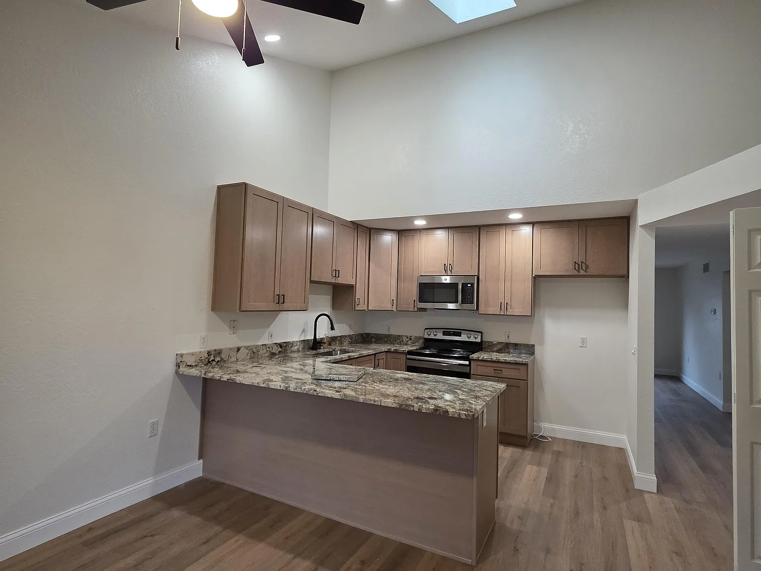 3 bed, 1600 sqft, $1,600 — Photo 3