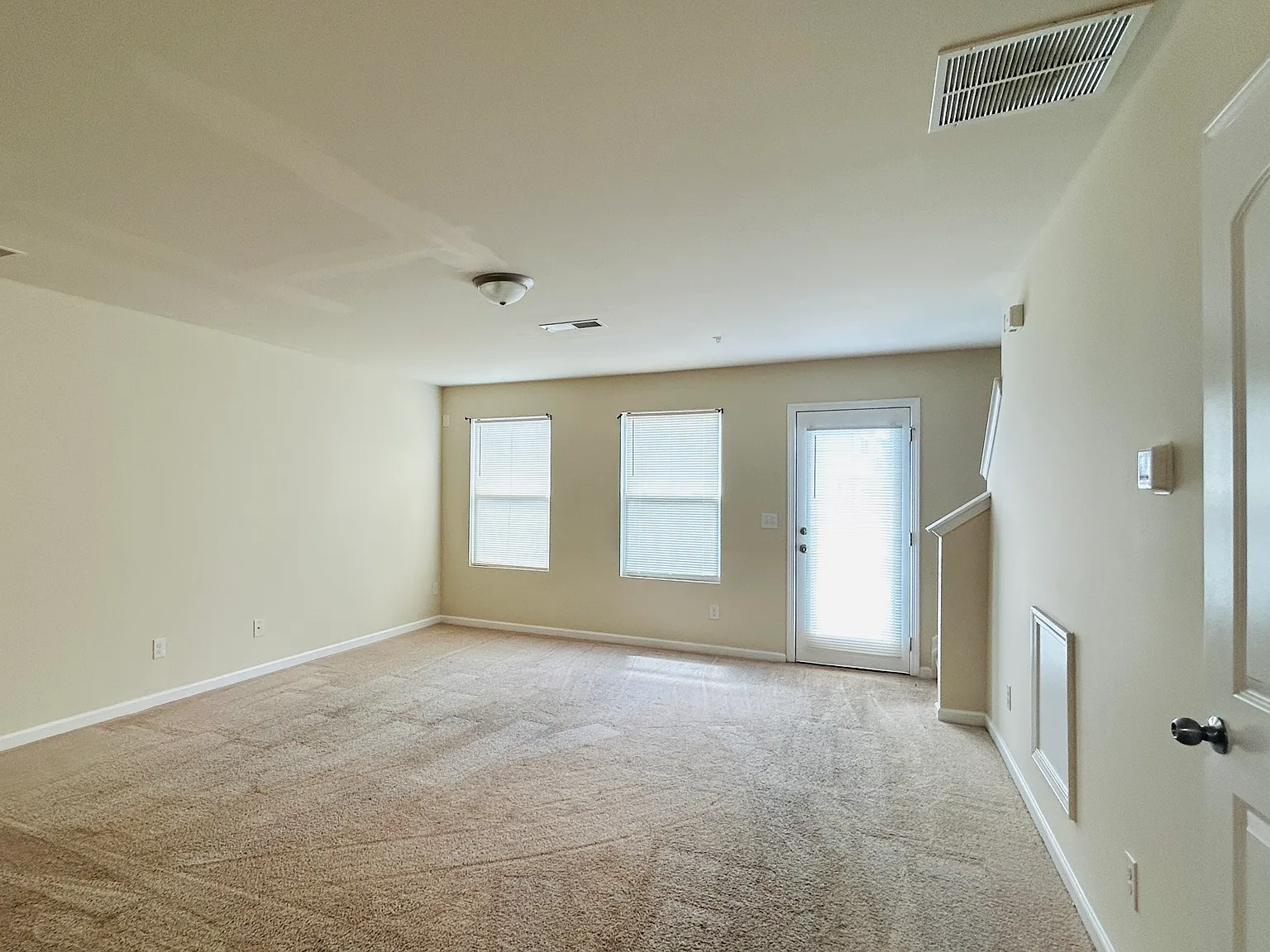 3 bed, 2.5 bath, 1508 sqft, $1,700 — Photo 2