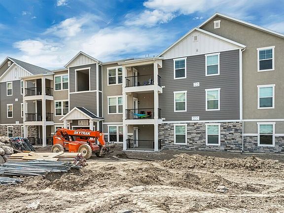 3rd image of 1776 W Newcastle Ln