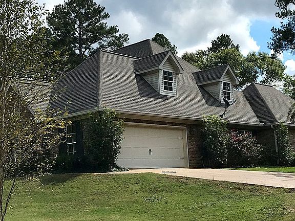 3rd image of 541 Valley Hills Cir