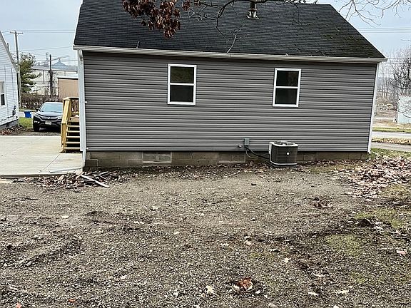 4th image of 642 Newman St