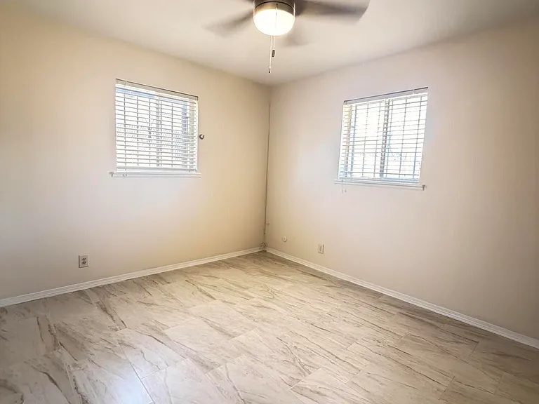 5726 Waycross Ave — Photo 16