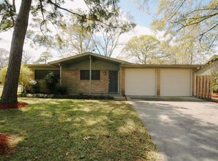 220 Ron Cir, Friendswood, TX 77546