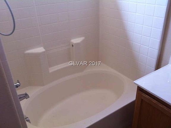 4th image of 4489 Arlington Park Ct