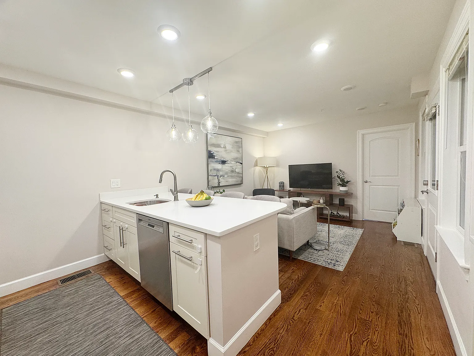 3 bed, 1669 sqft, $4,400 — Photo 3