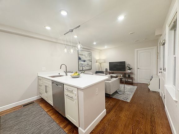 3rd image of 274-276 Sumner St #276-1