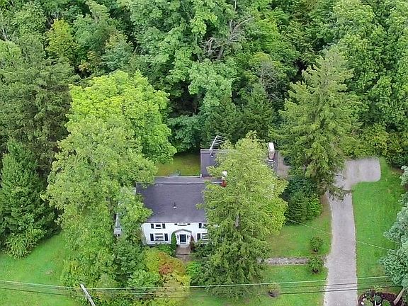 3rd image of 320 Chagrin Blvd
