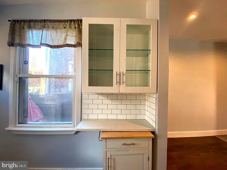 1457 N Corlies St — Photo 14