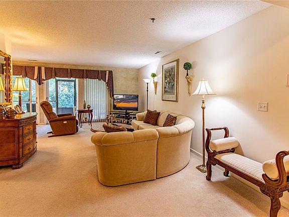 3rd image of 670 Northridge Dr APT 102
