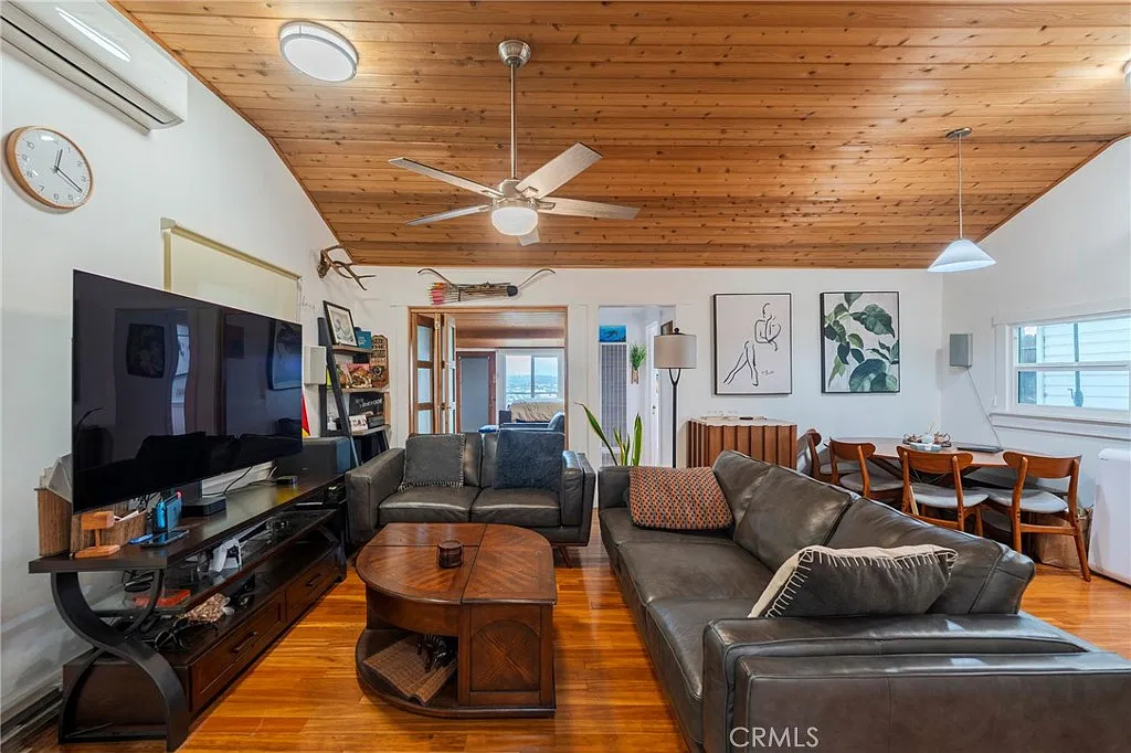 2 bed, 960 sqft, $4,995 — Photo 4