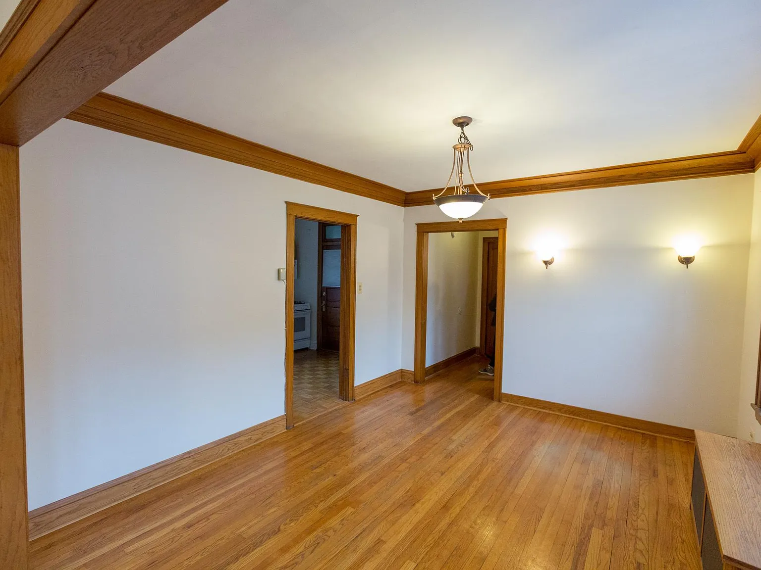 2 bed, 850 sqft, $2,400 — Photo 4
