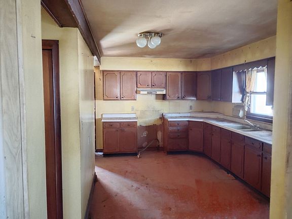 2nd image of 1008 Main St