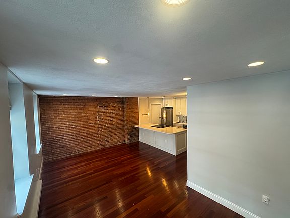 5th image of 113 Fulton St APT 2