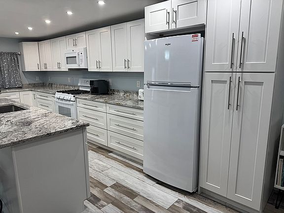 2nd image of 1303 28th Avenue Dr W