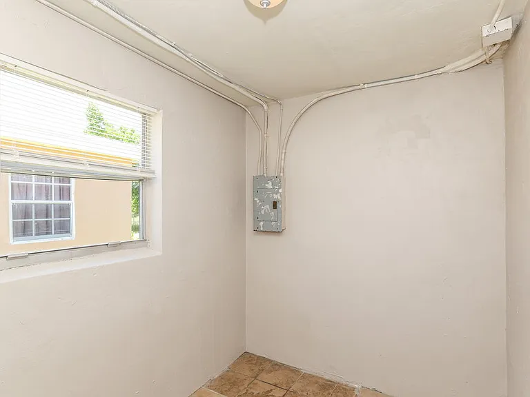 826 S D St — Photo 10