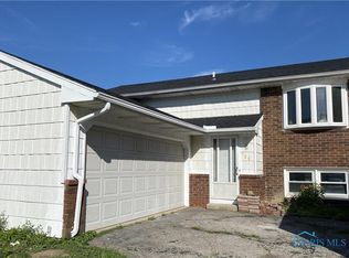 424 Indian Ridge Trl, Rossford, OH 43460