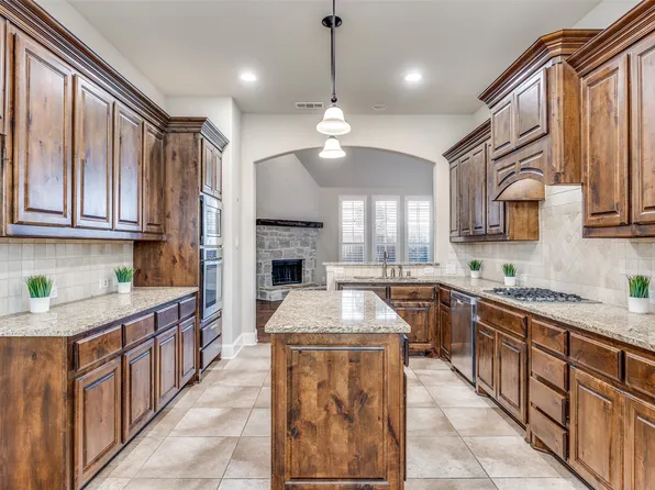 2608 Sir Wade Way, Lewisville, TX 75056