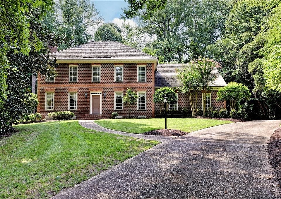 1st image of 127 Woodmere Ct
