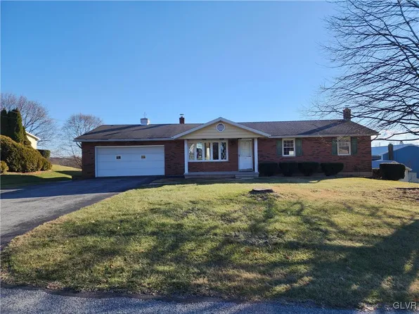 2911 Edgewood Ct, Orefield, PA 18069