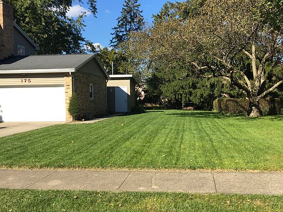 Big side yards on both sides