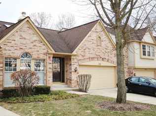 232 Esprit Ct, Bloomingdale, IL 60108