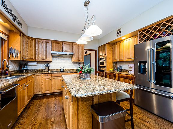 3rd image of 4395 Sunnymeade Dr