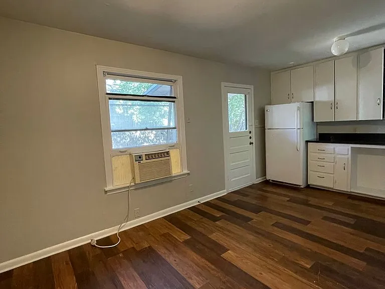 2613 Euclid Ave — Photo 2