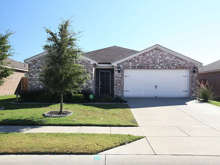 1325 Englemann Dr — Photo 1