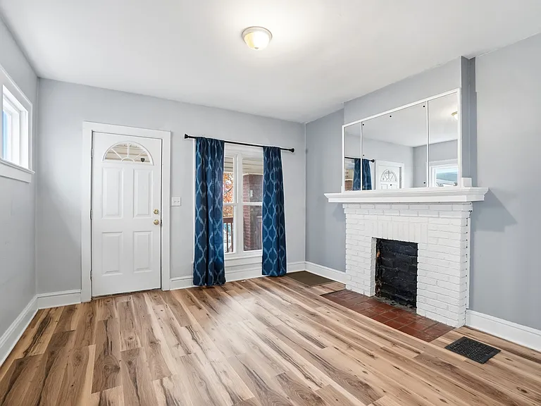 214 E Hudson St #212 — Photo 3