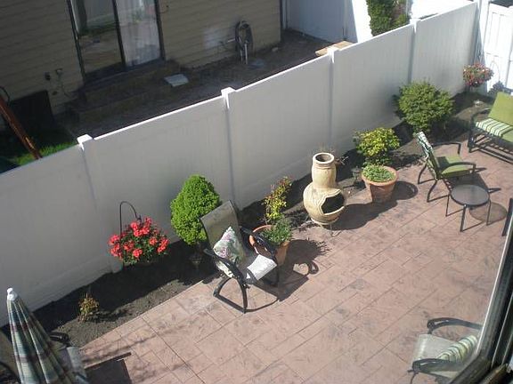 3rd image of 344 E Ivy Ln