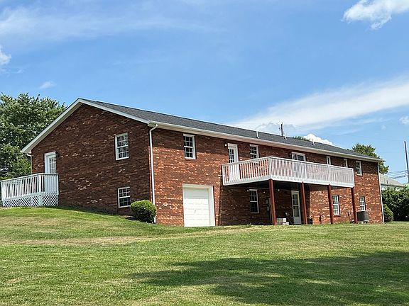 4th image of 420 Country Club Ln