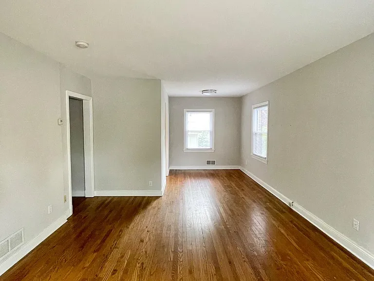 2528 N Winchester St — Photo 5