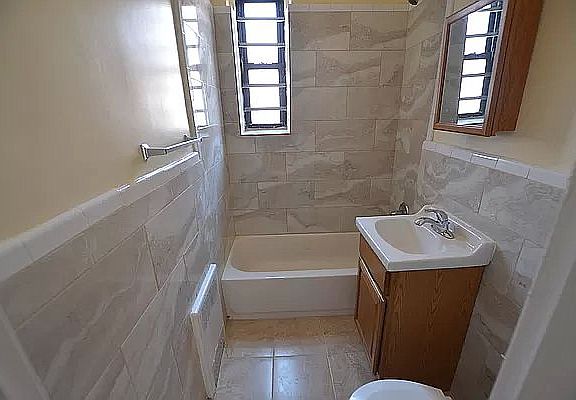 5th image of 180 E 17th St #304