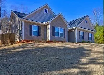3 bed, 2.0 bath, 1530 sqft, $2,100 — Photo 2