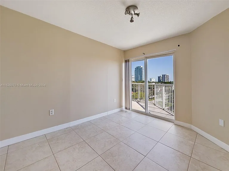 280 SW 20th Rd #702 — Photo 13