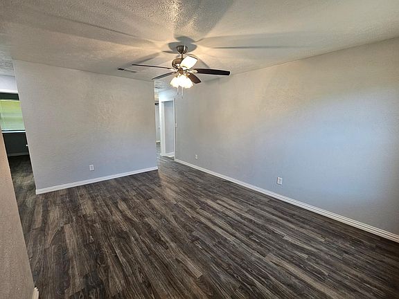 4th image of 14919 Oakwood Ln