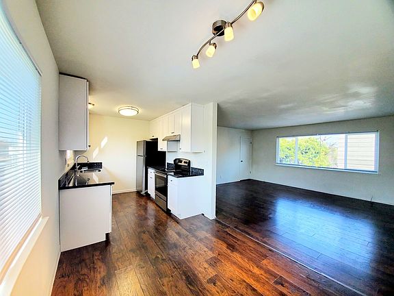 5th image of 144 N Grant St #5