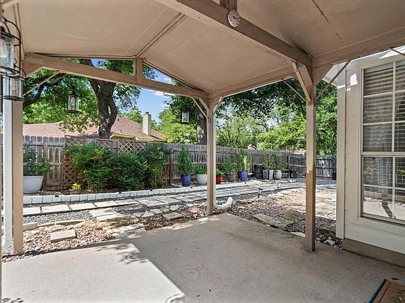 3rd image of 2312 Mockingbird Dr