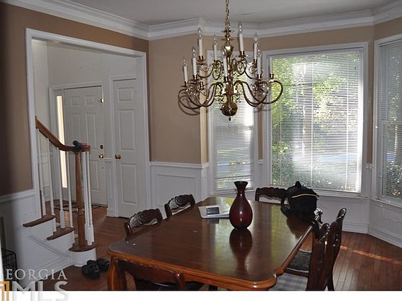 ENTRANCE TO THE LEFT THE FORMAL DINNING ROOM