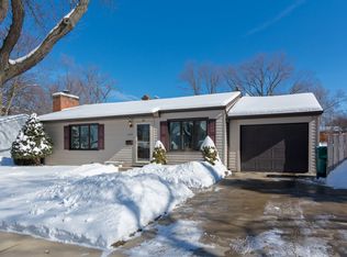 199 Raupp Blvd, Buffalo Grove, IL 60089