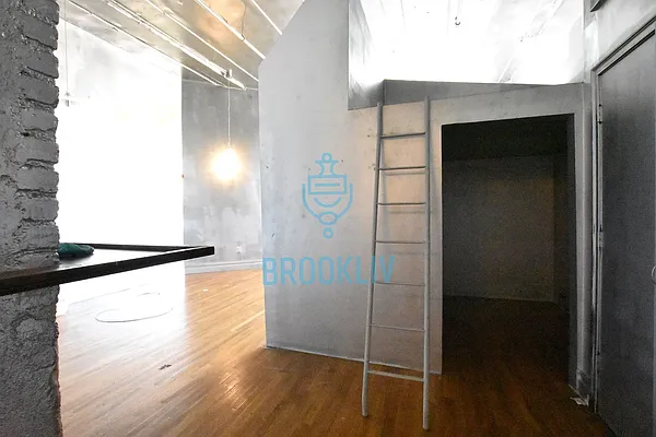 Rented by null | media 49