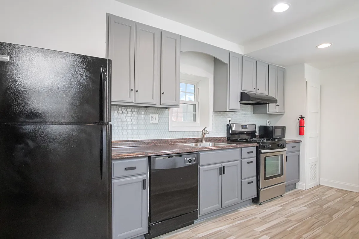 Kitchen - 923 Fawn St