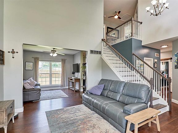 3rd image of 5306 Vine Ave