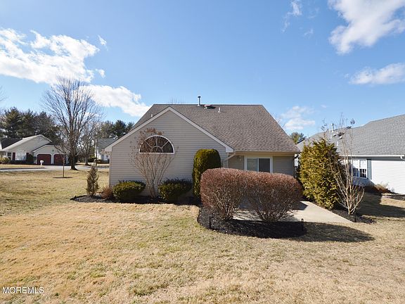 5th image of 2375 Torrington Drive