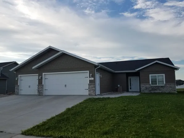 706 Cobblestone Loop SW, Mandan, ND 58554