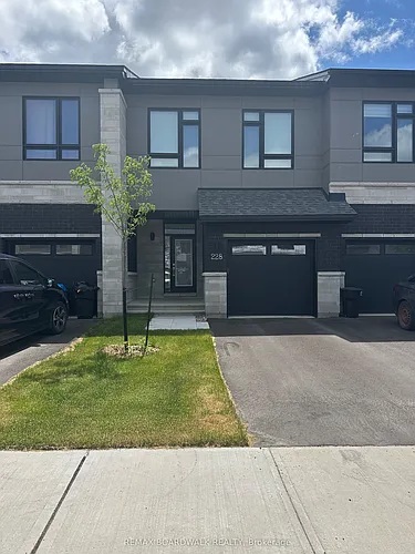 228 Bristol Cres Photo 1