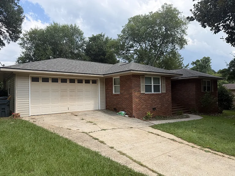 941 Harrington Dr — Photo 1