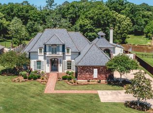 1060 Angelwood Cir, Breaux Bridge, LA 70517