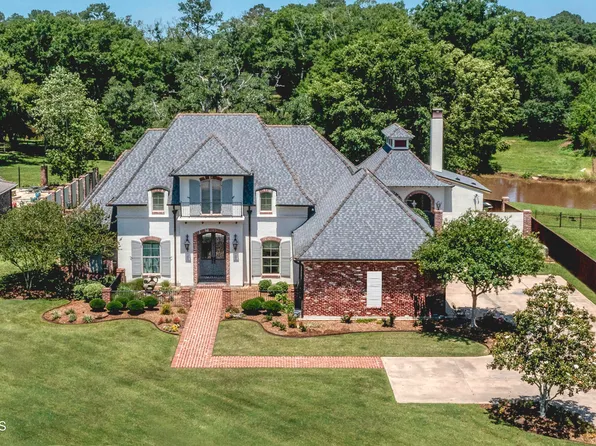 1060 Angelwood Cir, Breaux Bridge, LA 70517